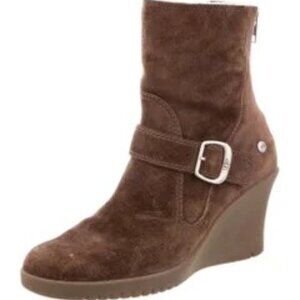 Ugg Sued Round-Toe Ankle oots